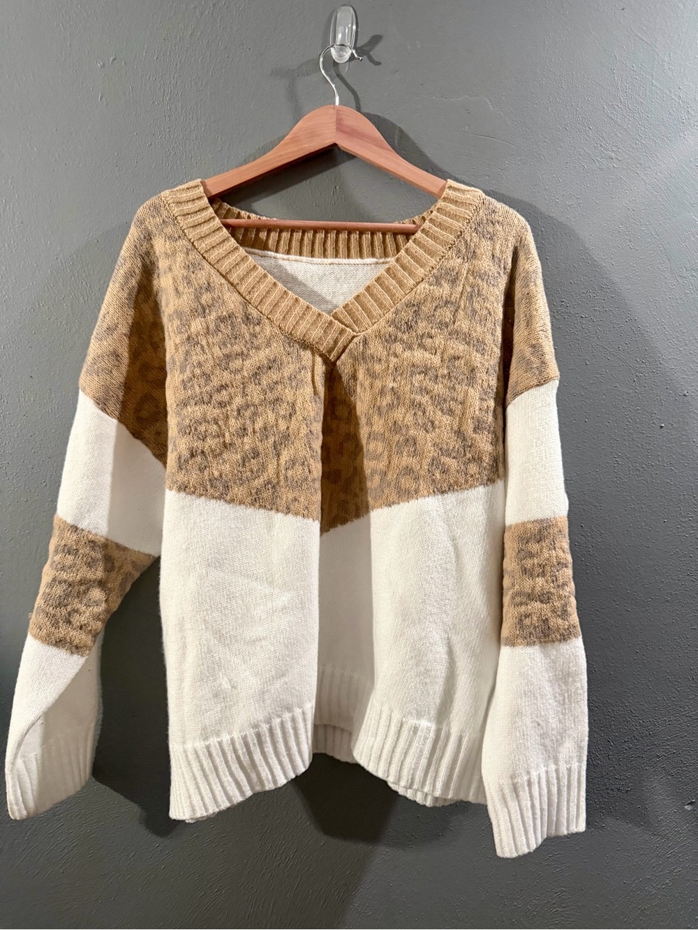 Cozy V-Neck Colorblock Sweater in Cream and Tan